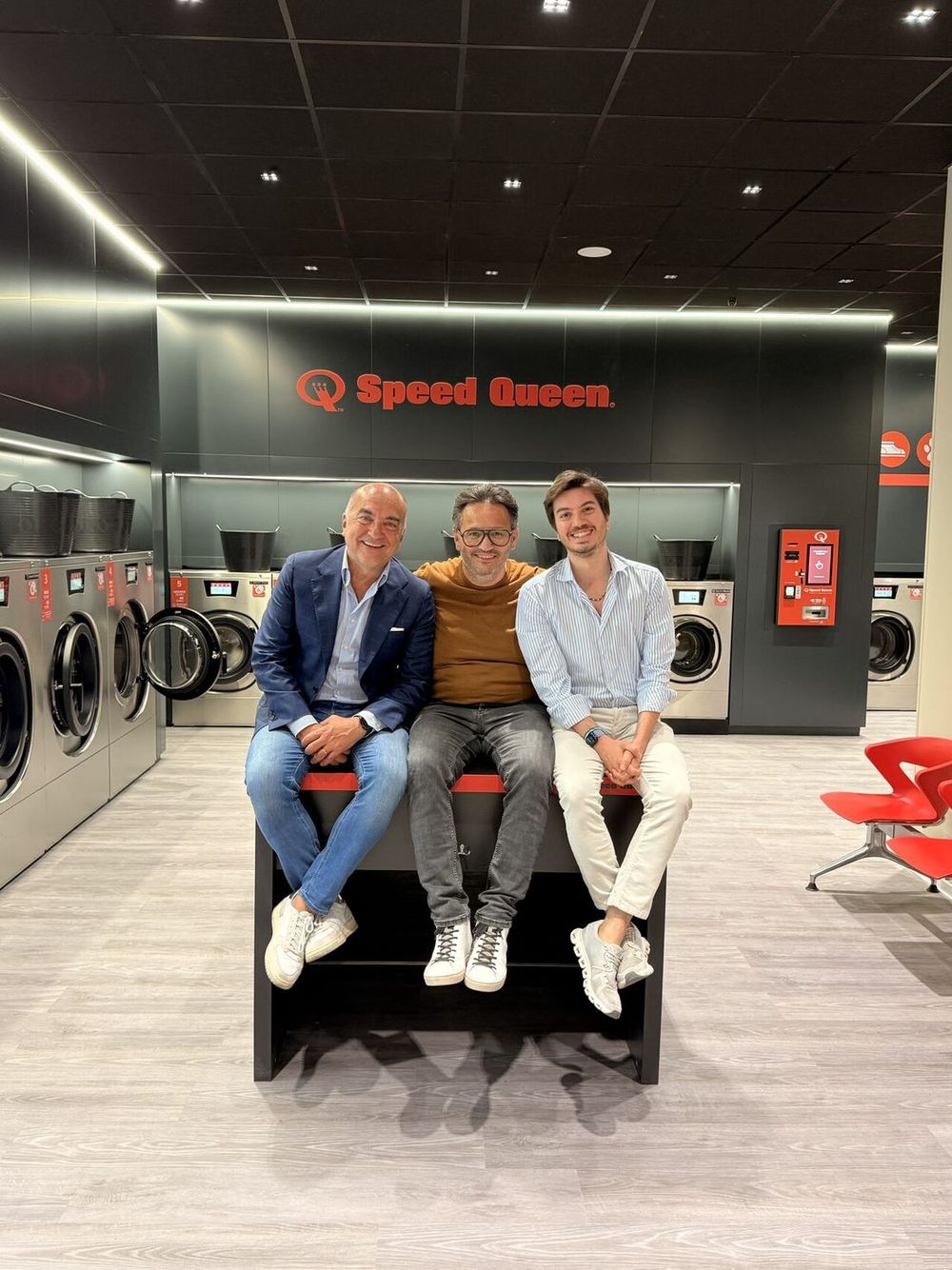 Investitori TWB & Partners durante una nuova apertura Speed Queen