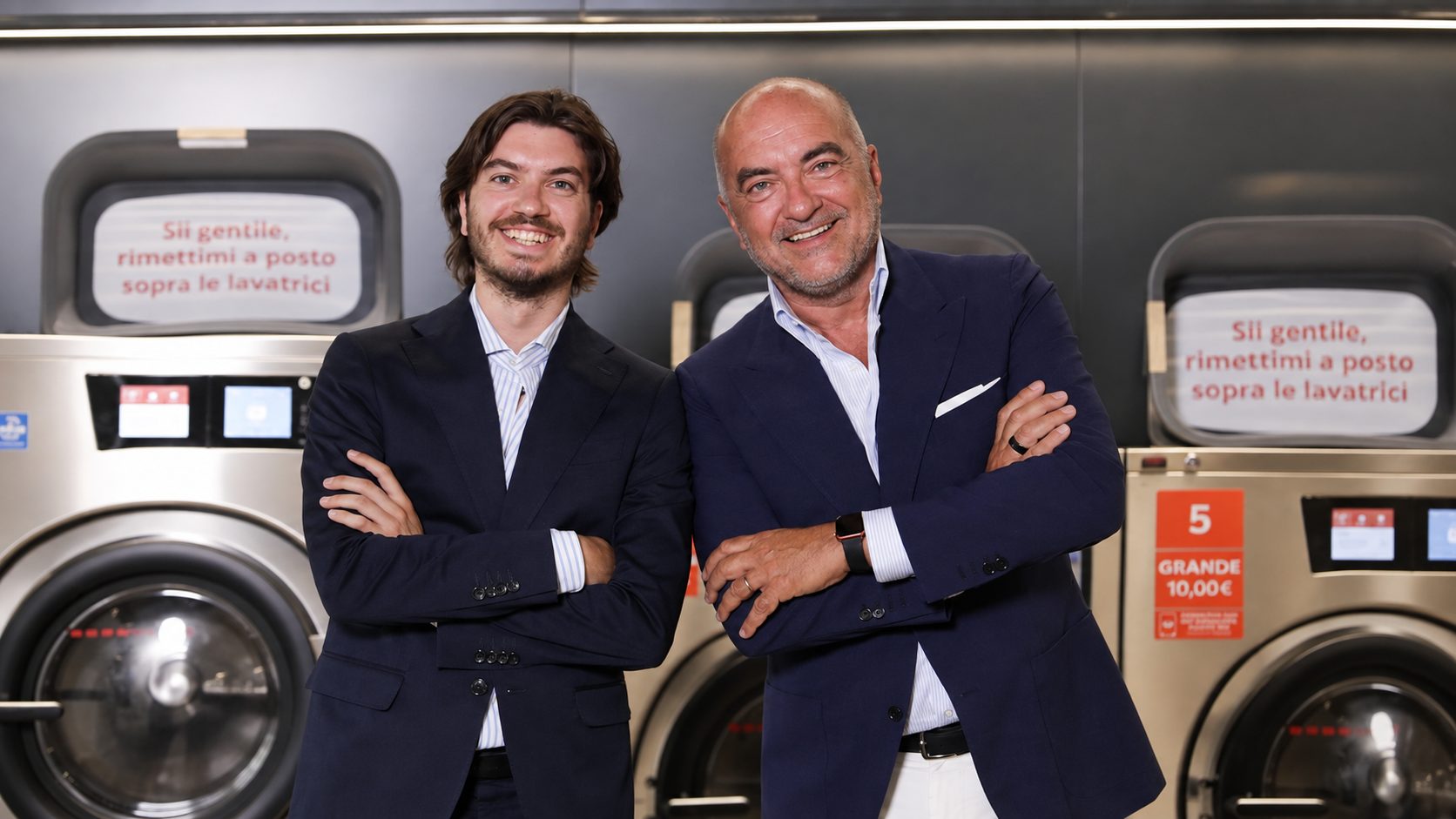 Marco Treggiari ed Emiliano nella lavanderia Speed Queen